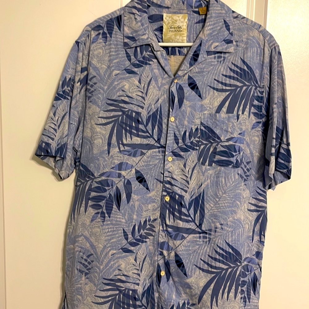 Tasso Island 100% Silk Men’s Short Sleeve button down Large